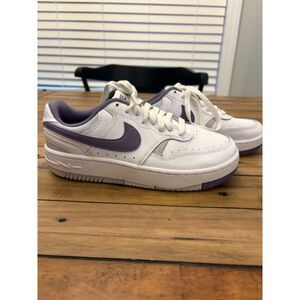 Nike Gamma Force Women's Sneakers White/ Daybreak 6.5 EUC